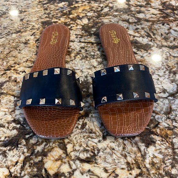 Pink Lily Sandals - Picture 1 of 2